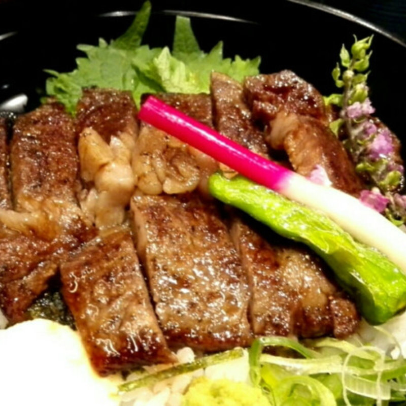 近江牛ロースステーキ丼(岡喜本店 （おかきほんてん）)