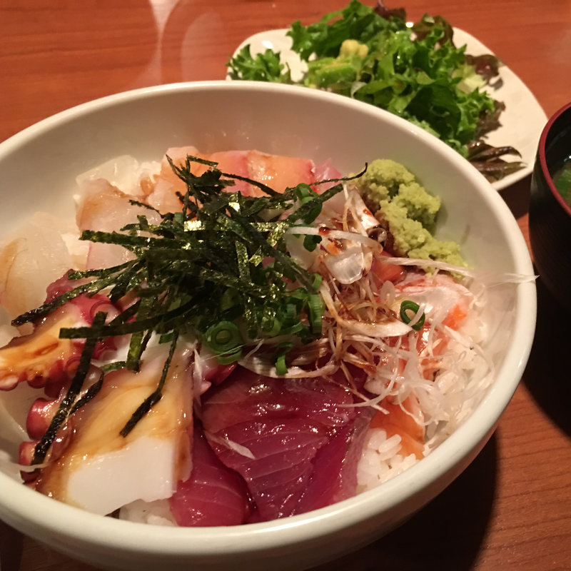 海鮮丼(磯っこ商店 （イソッコショウテン）)