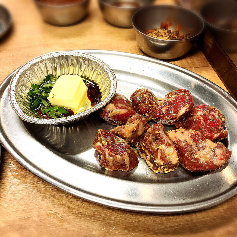 角切りヒレ肉と特製ガーリックバター(大阪焼肉・ホルモンふたご 中目黒本館)