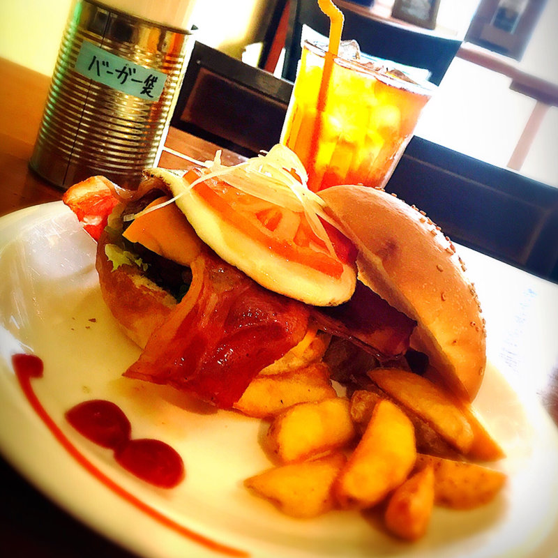 ベーコンエッグチーズバーガー(ズートンズ 久茂地店)