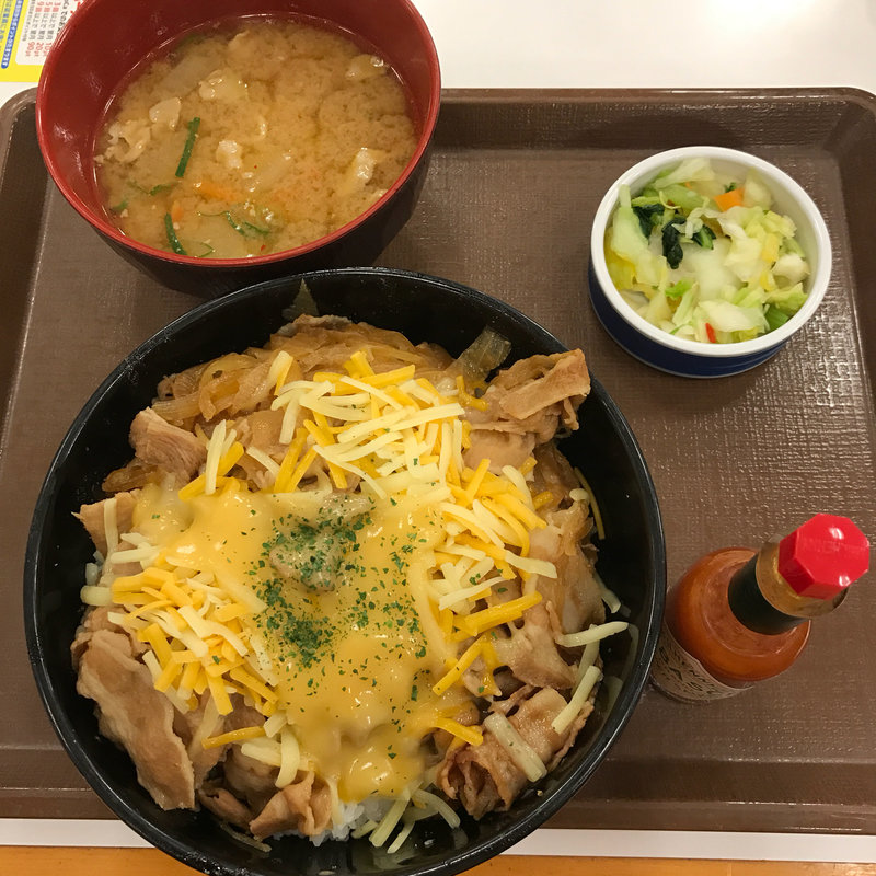 とろ〜り3種のチーズ豚丼（メガ）とん汁おしんこセット(すき家 小平店 )