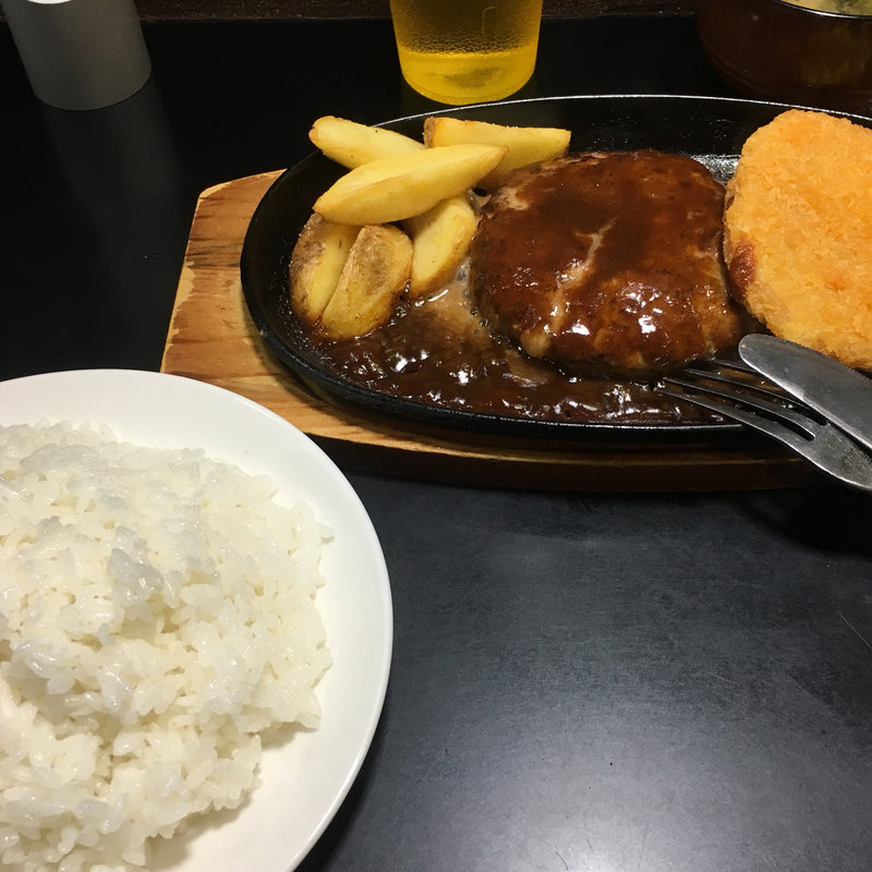 ハンバーグとハムカツのランチ(三浦のハンバーグ （ミウラノハンバーグ）)