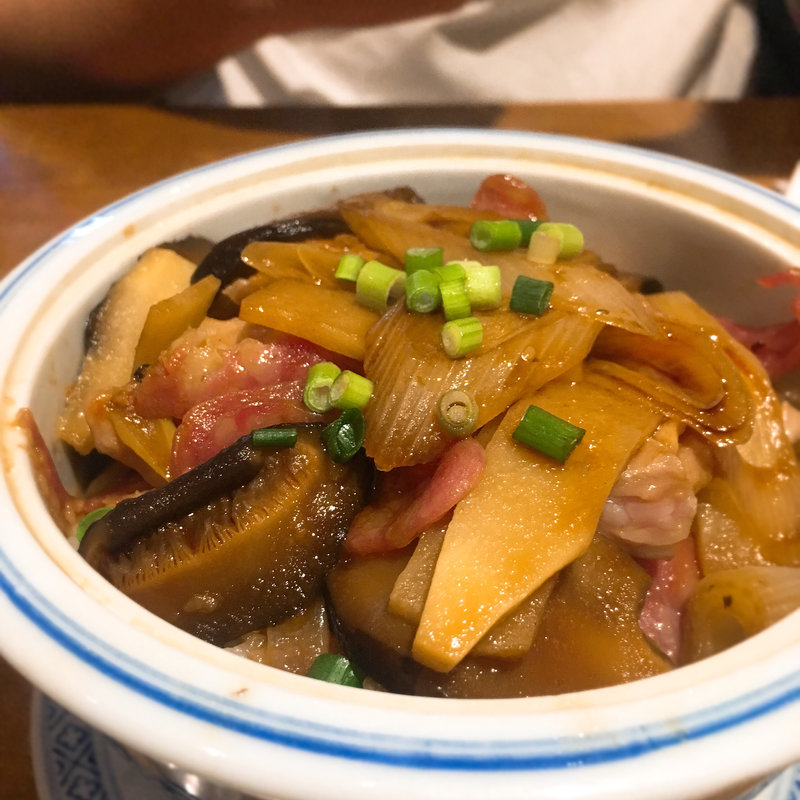 鶏肉としいたけの蒸しご飯(香港麺 新記)