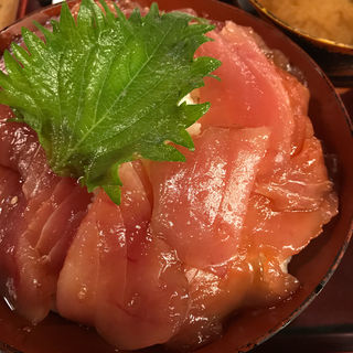 漬けマグロ丼とあおさ汁(九州料理 日向虎次郎 （ひゅうがこじろう）)