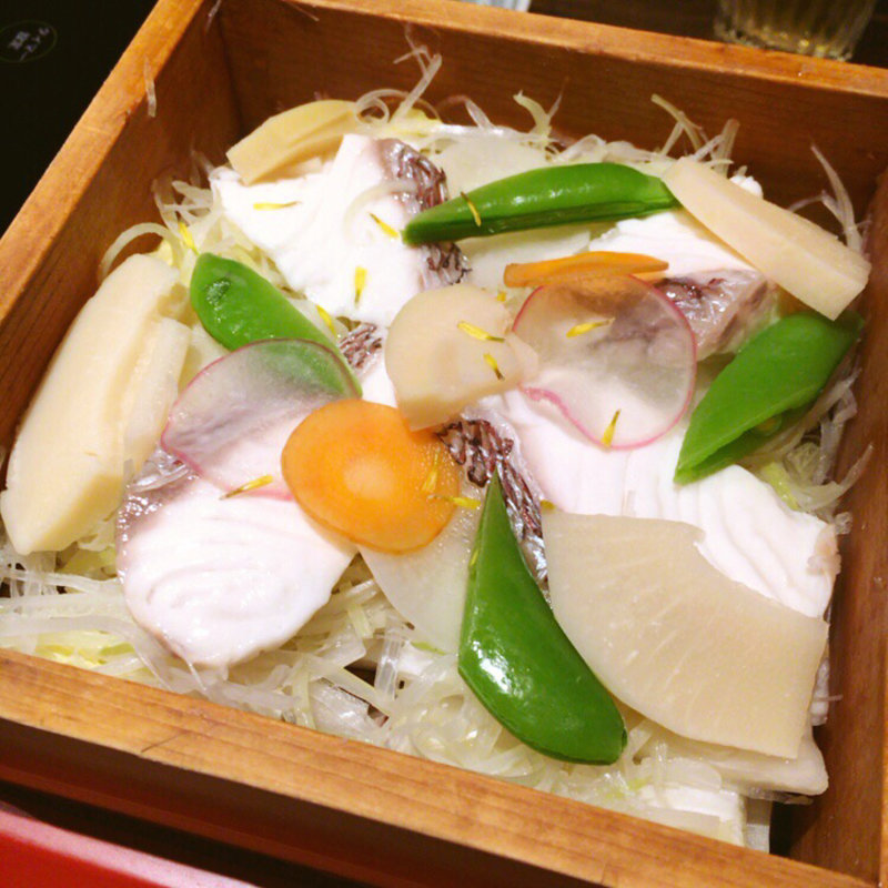 桜鯛のせいろ蒸し(豚しゃぶせいろ蒸し 豚匠 なんば邸)