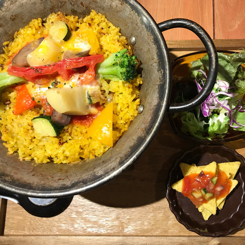 野菜いっぱいのパエリア(パエリアン・ピーシーズ)