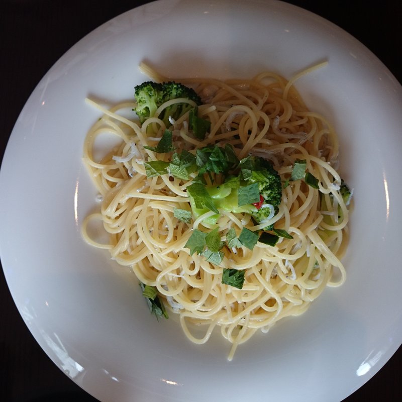 大葉とブロッコリーノペペロンチーノ(イル・バンカーレ )