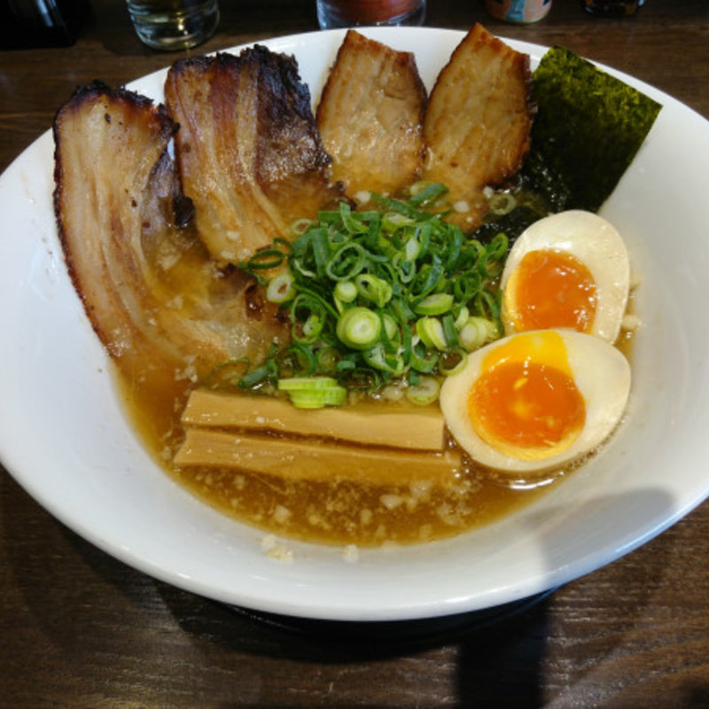 中華そば・魚介（肉増し・味玉入り）(熱豚)