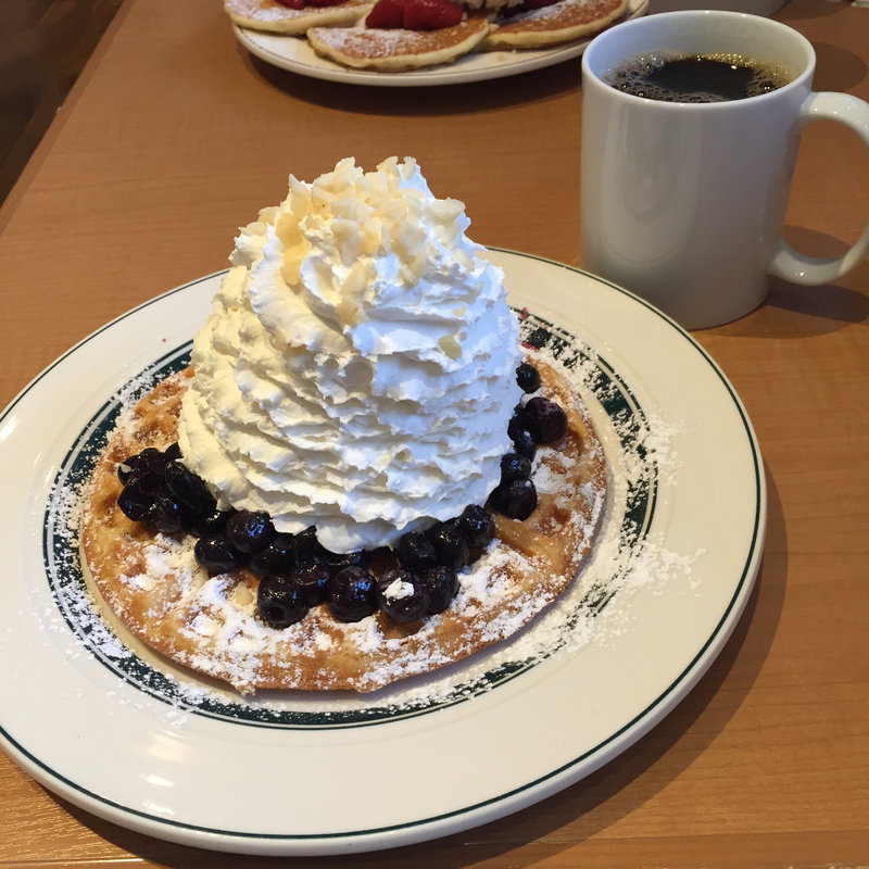 ワッフル ブルーベリー ホイップ(Eggs ’n Things ららぽーとEXPOCITY店)