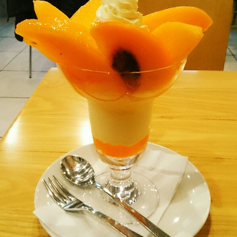 甲州   百匁柿のパフェ(フルーツパーラーゴトー )