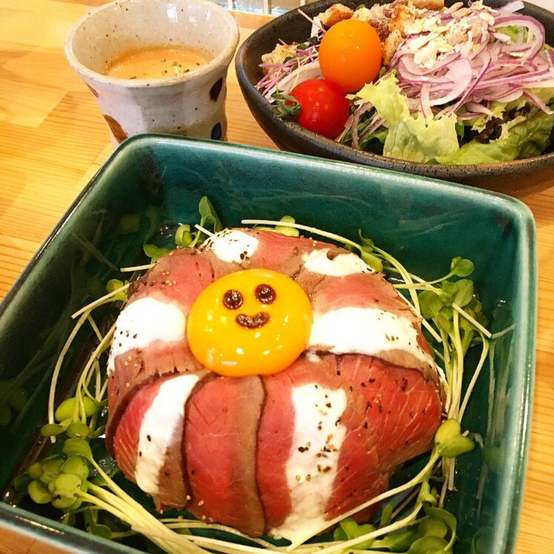 ローストビーフ丼(romie's)