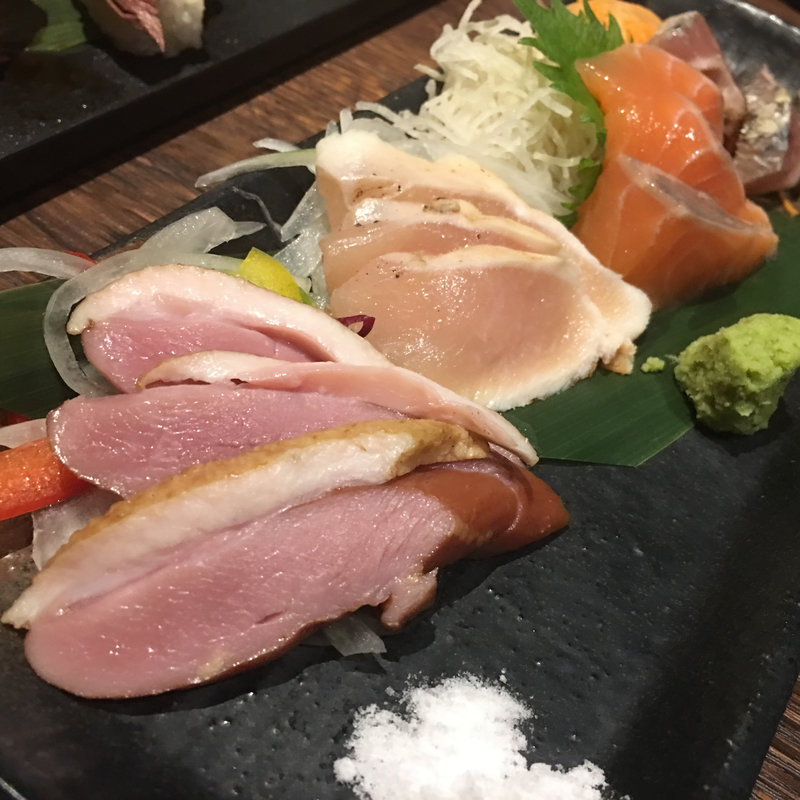 鶏のたたきと刺身盛り合わせ(ゆずの小町 天神大名店)