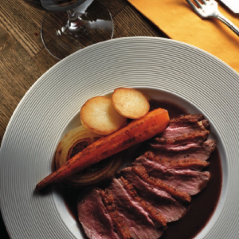 シャラン産鴨胸肉のロースト ソースサンチュベール(つるやＶＩＮＯ)