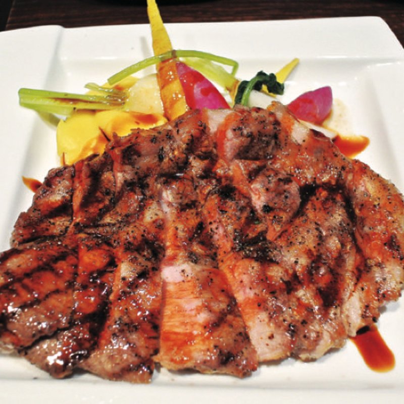 バームクーヘン豚 肩ロースグリル 150g(リュエル ~路地裏の美食ワインバル )