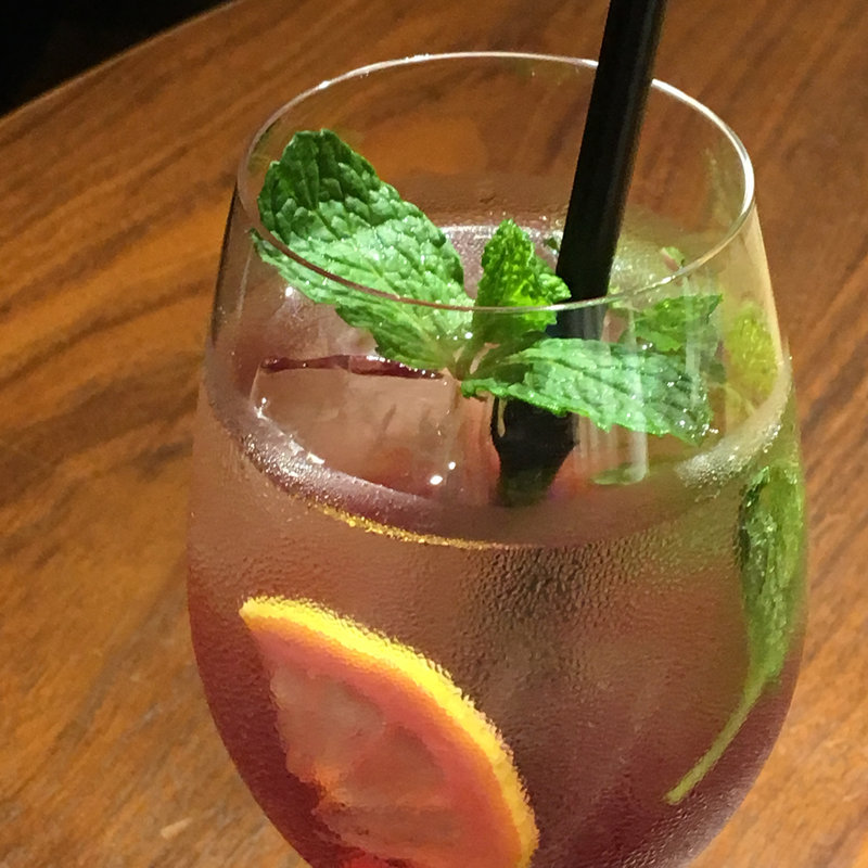 クランベリー100 と緑茶のノンアルコールモヒート(ノードウエハラ カフェアンドバーデリ （NODE UEHARA　Cafe,Ber&Deli）)