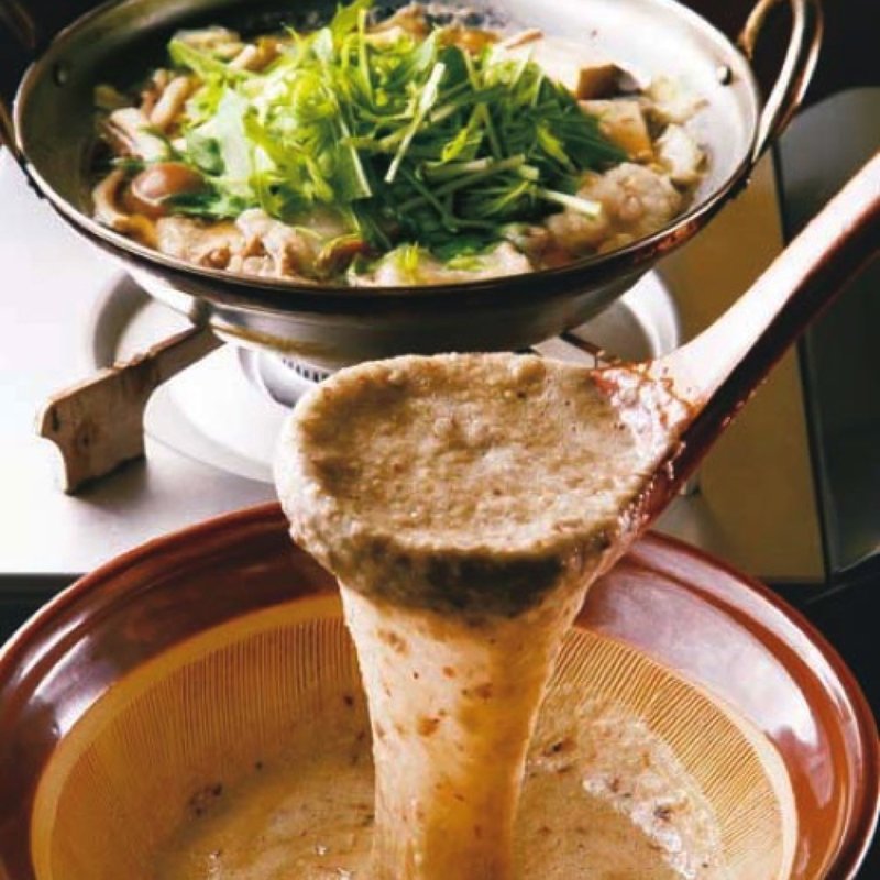 和牛のプリプリホルモンとろろ鍋　(裏神田 自然生村)