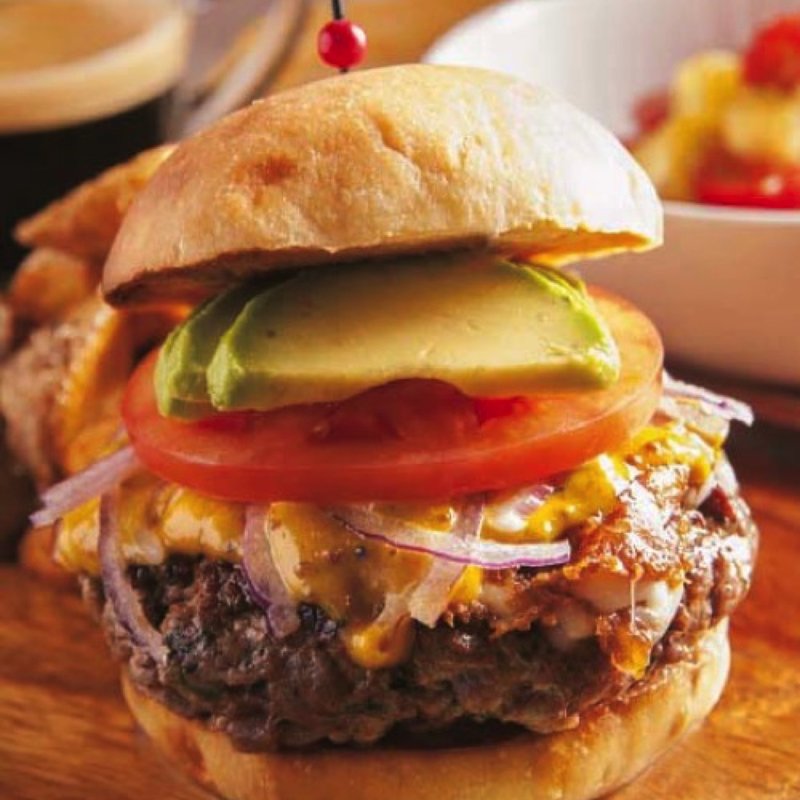 ユーゴ デノワイエ ランチ（牛肉のアボカドチーズバーガー、野菜のサラダ）　(ユーゴ・デノワイエ 恵比寿店 （HUGO DESNOYER）)