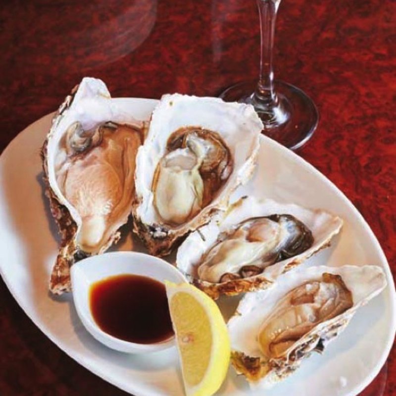 生牡蠣の4種セット　(牡蠣バル 大森)