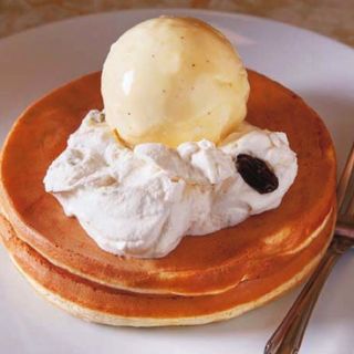 自家製 ラムレーズンのホットケーキ(はまの屋パーラー)