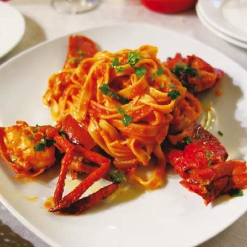 オマールエビのパスタ（ロッソ）(ピノロッソ （Pino Rosso）)