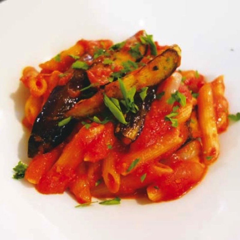 茄子のトマトソースペンネアラビアータ(エッセンツァ)