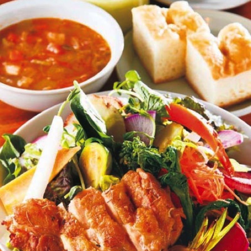 ローストチキンの無農薬野菜サラダランチ (ラシーヌ ミートボールアンドローカル テーブル)