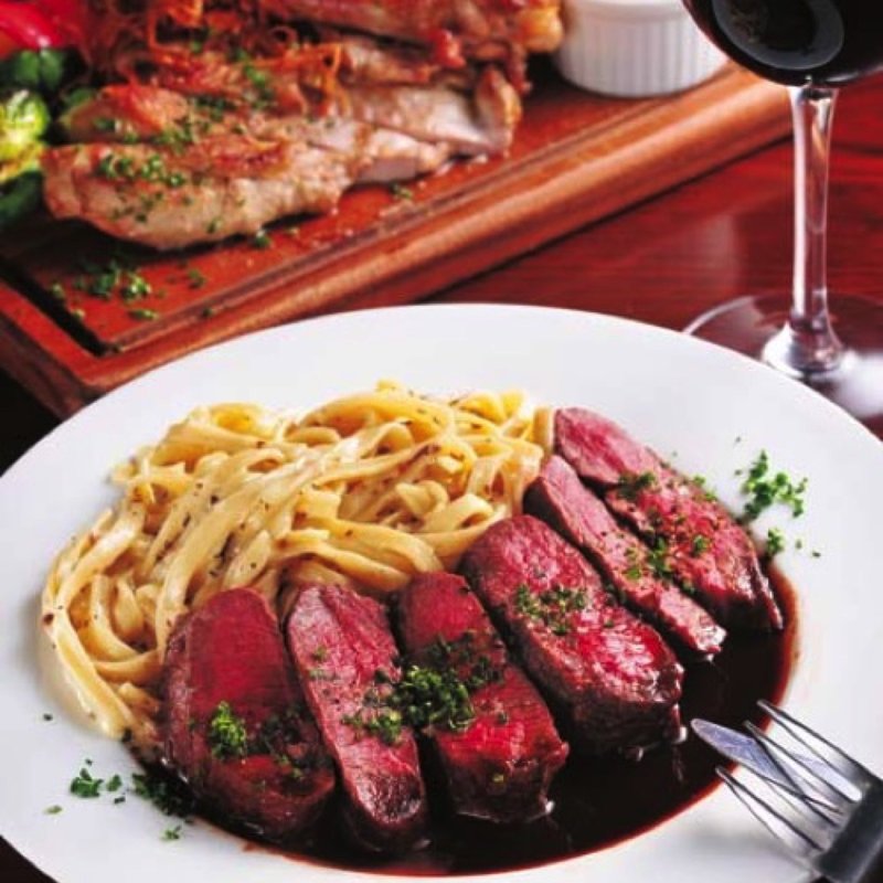 蝦夷鹿のモモ肉のグリエ ヌイユ添え ソースグランヴヌール (Nico Chelsea （ニコチェルシー）)