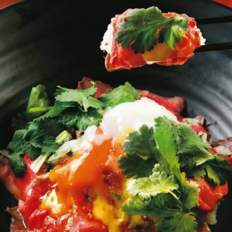 究極のローストビーフ丼 (温玉＋パクチー) (トップテーブル)