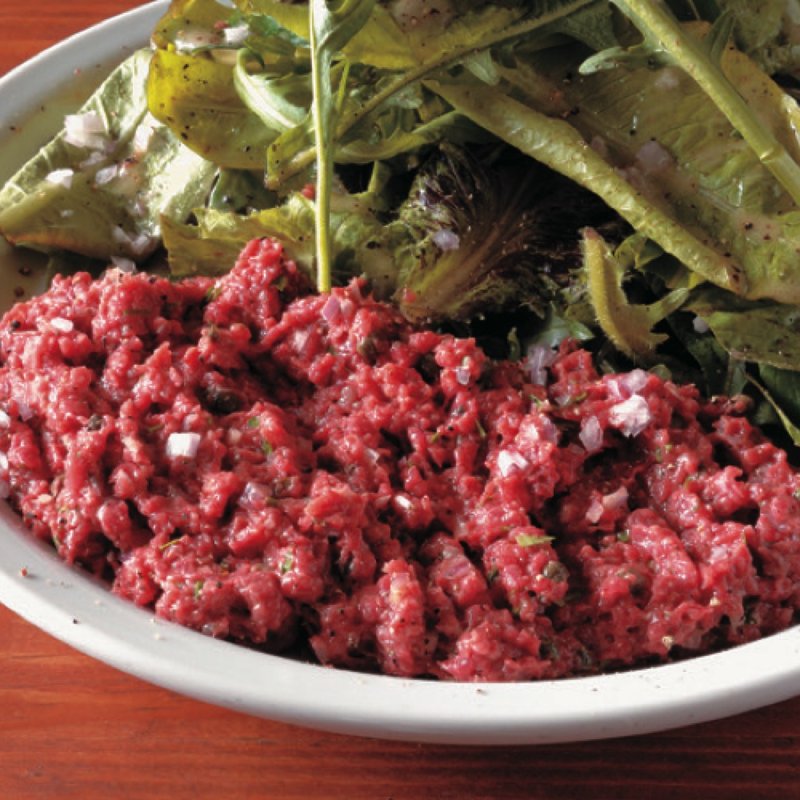 馬肉もも肉のタルタルとサラダ(Libertin)