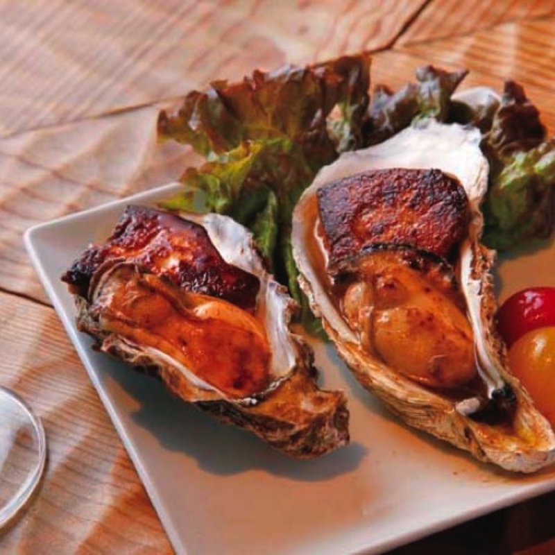 牡蠣とフォアグラのロッシーニ(中目黒 牡蠣入レ時 )