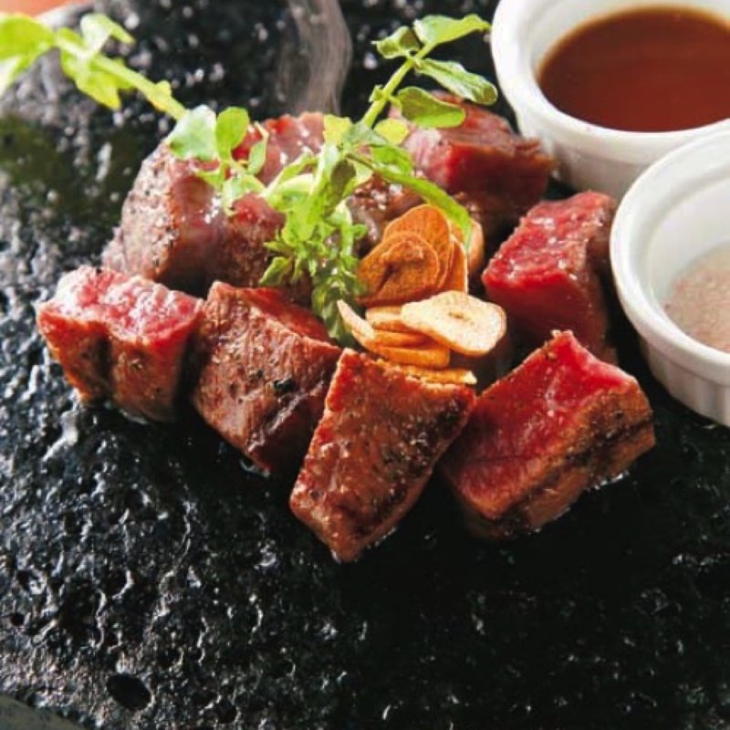 カタサンカクグリル(ＧＡＲＵＭ 「和牛 」「グリル」「 ステーキ」「 ダイニング」)