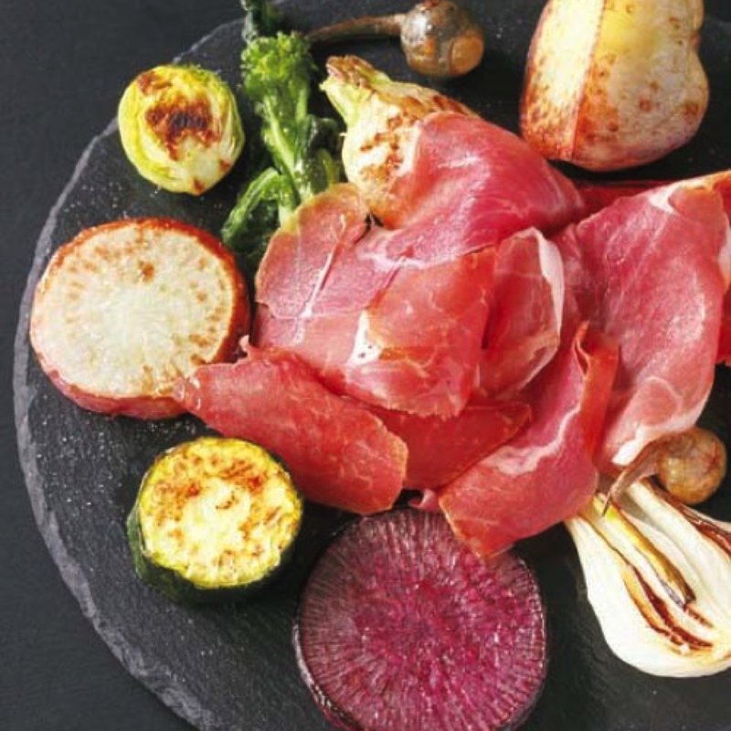 シンプル焼き野菜パルマ産生ハム添え(VILLAZZAdue)