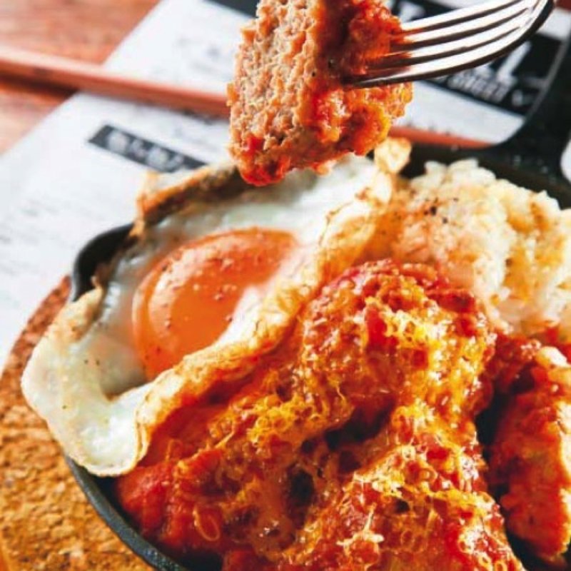 カスタマイズミートボール（目玉焼き＋チーズリゾット）(ラシーヌ ミートボールアンドローカル テーブル)