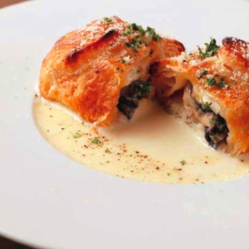 牡蠣とホタテのパイ包み焼き アンチョビクリームソース(BELON 銀座)