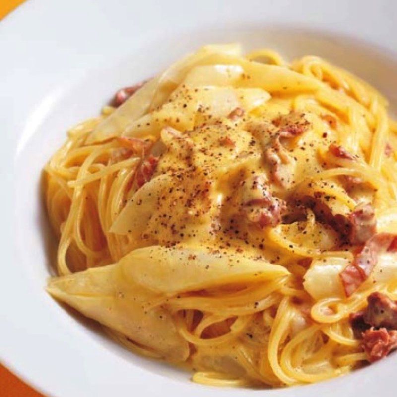 イタリア産ホワイトアスパラガスを入れたカルボナーラ(トラットリア・コッレ 人形町)