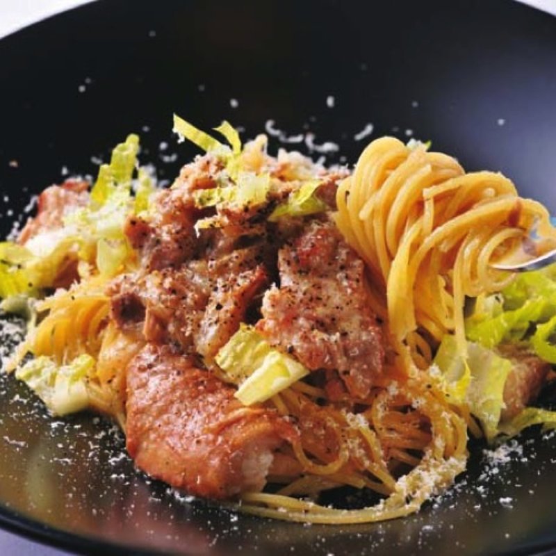 広島県産もち豚とロメインレタスのスパゲッティーニパルミジャーノを仕上げに(リストランテ・ヒロ チェントロ 丸ビル)