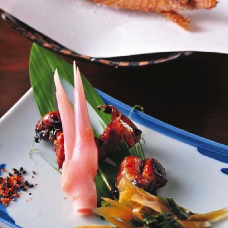 肝と頭焼き、奥は骨せんべい(丸傳 （まるでん）)