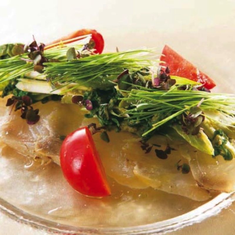 本日の鮮魚の軽いスモーク
 春野菜添え(ル・ヴァン ドゥ （LE VIN 2 DEUX）)