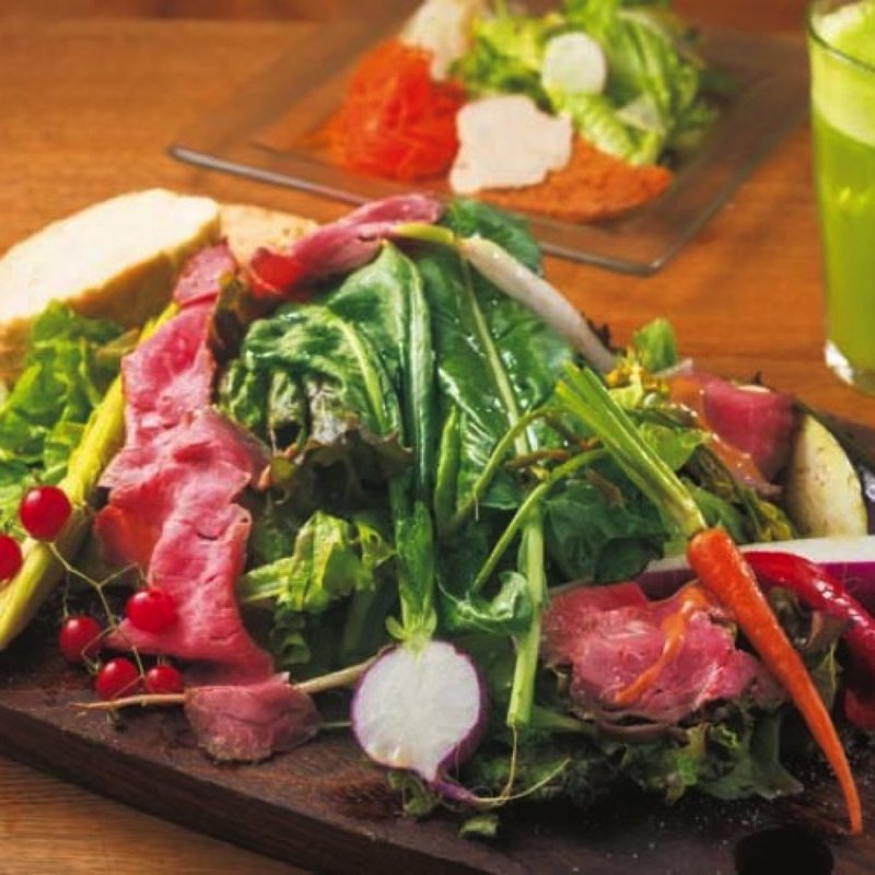 どっさりサラダと牛ロースのローストビーフグレイビーソース（ランチ）(Union Sand Yard)