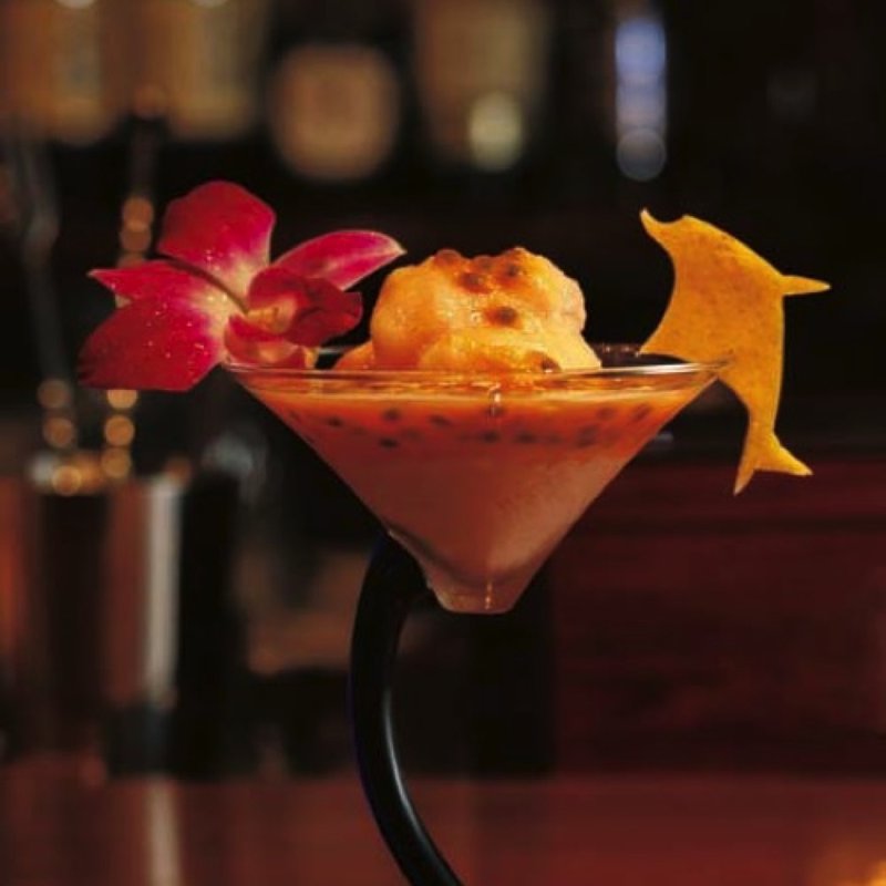 沖縄産パッションフルーツとパイナップルのスムージー・カクテル(Bar Misty)