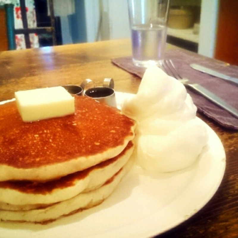 バターミルクパンケーキ+生クリーム(ももちどり)