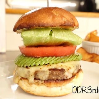 アボカドモッァツレラチーズバーガー(No.18 （ナンバージュウハチ）)