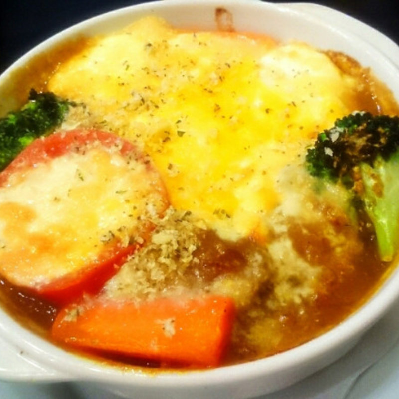 緑黄色野菜のチーズ焼きカレー(カフェ マリオシフォン)