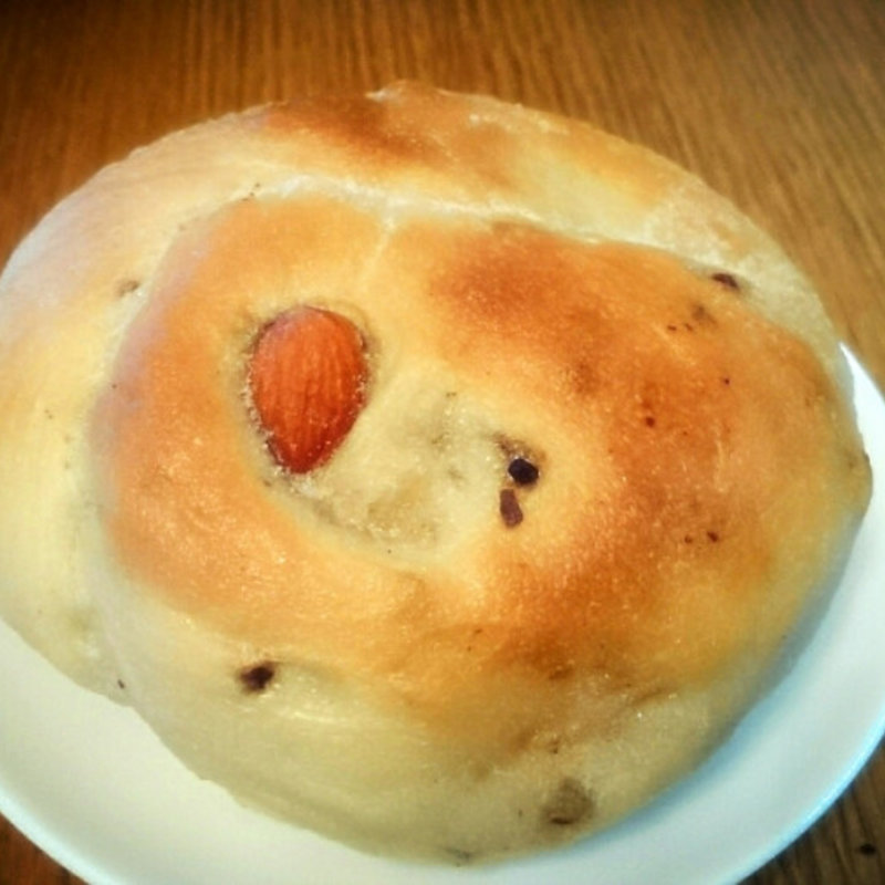 カカオ練乳クリチアーモンド(パン工房 ブランジェリーケン)