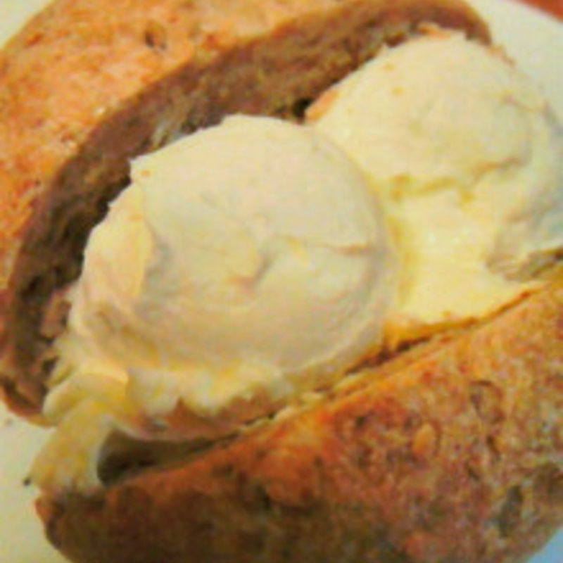 金ごまパンクリームチーズサンド (パンプル)