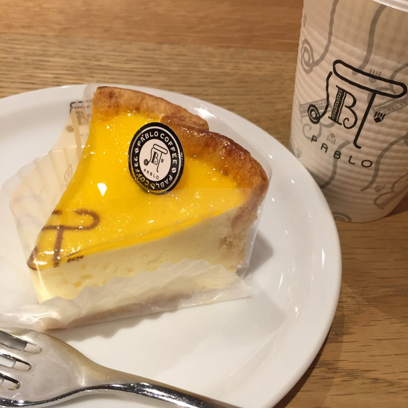 チーズタルトセット(焼きたてチーズタルト専門店 PABLO COFFEE 心斎橋オーパきれい館)