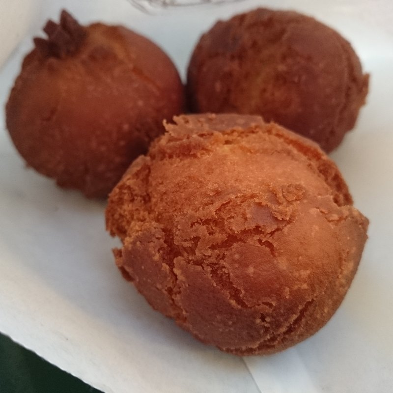 クリームチーズとあんこのドーナツボール(カフェ麦わらぼうし （カフェムギワラボウシ）)