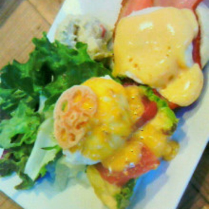 ハーフ&ハーフ エッグベネディクト プレート(エッグセレント)