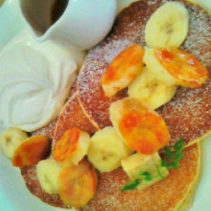 キャラメルバナナ（バナナ塩キャラメルソース生クリーム付き）(カフェ クッチーナ&カンパニー )