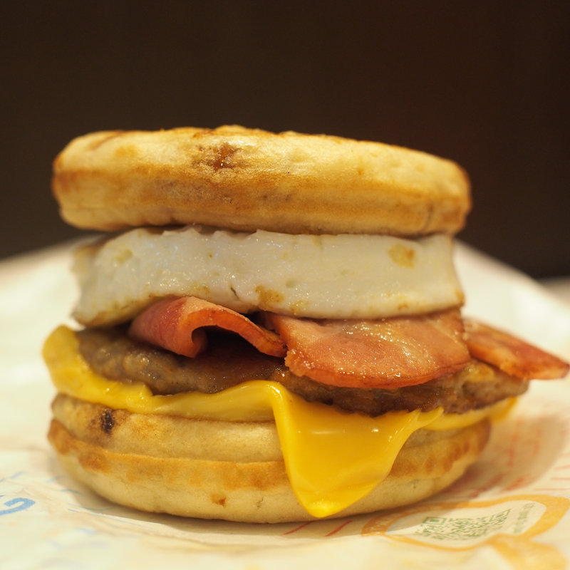 裏マック:マックグリドルソーセージエッグスモークベーコン3枚のせ(マクドナルド 内環豊中店)